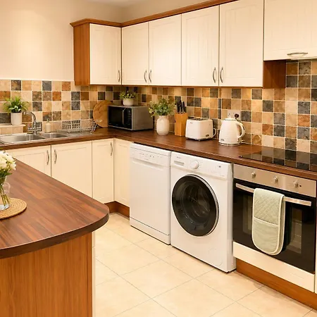 Stylish 3 Bedroom 5 Min & Free Parking Galway