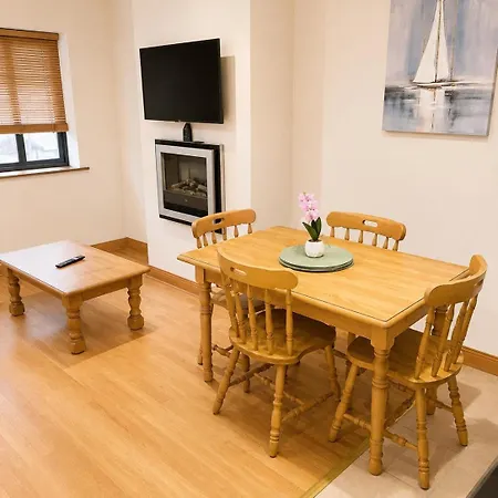 Stylish 3 Bedroom 5 Min & Free Parking * Galway